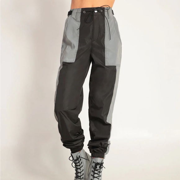 🦄 iHeartRaves Reflective Cargo Joggers - Picture 4 of 11